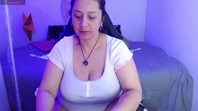 Snapshot of camilalatti chatting on 1, 5, 2026 camilalatti online show from 1, 5, 2026