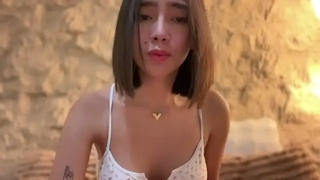 GenesisCastillano online show from 10, 4, 2026