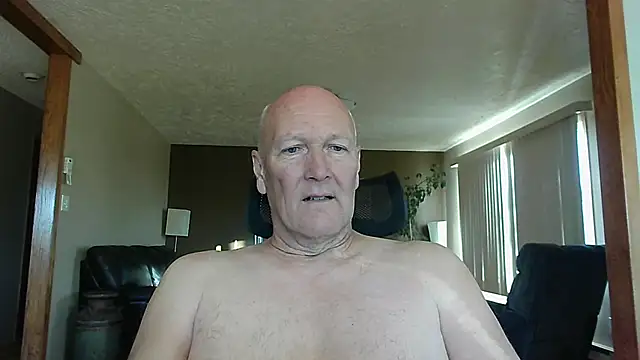 Snapshot of BasicAnt chatting on 10, 10, 2025 BasicAnt online show from 10, 10, 2025