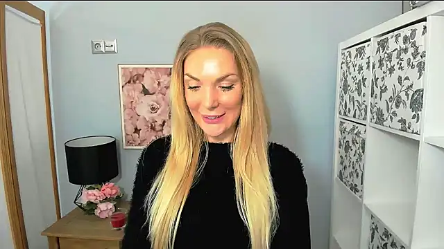 AulloraHoney online show from 3, 1, 2025