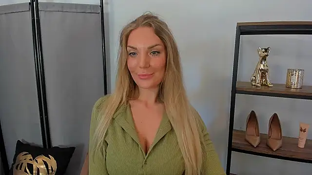 AulloraHoney online show from 16, 5, 2026