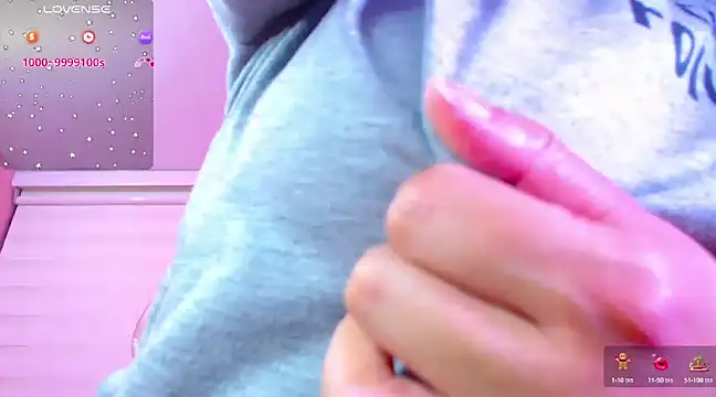 Snapshot of Vannessa__Shy chatting on 10, 12, 2024 Vannessa Shy online show from 10, 12, 2024