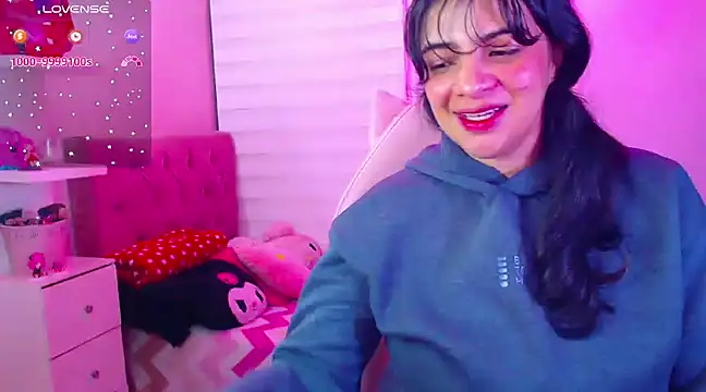 Snapshot of Vannessa__Shy chatting on 14, 12, 2024 Vannessa Shy online show from 14, 12, 2024