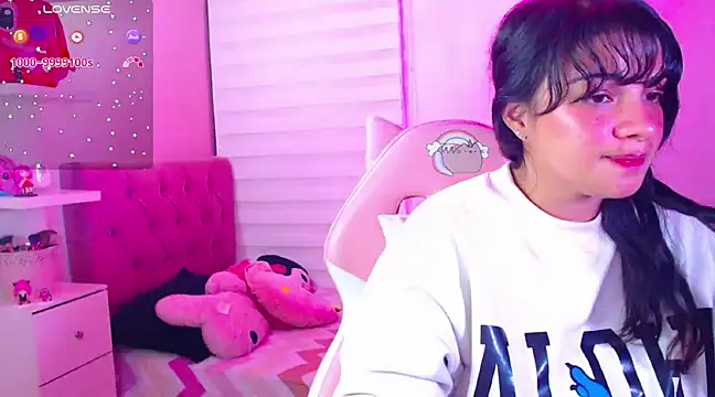 Snapshot of Vannessa__Shy chatting on 19, 12, 2024 Vannessa Shy online show from 19, 12, 2024