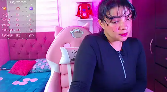 Snapshot of Vannessa__Shy chatting on 2, 1, 2025 Vannessa Shy online show from 2, 1, 2025