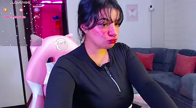 Snapshot of Vannessa__Shy chatting on 24, 1, 2025 Vannessa Shy online show from 24, 1, 2025