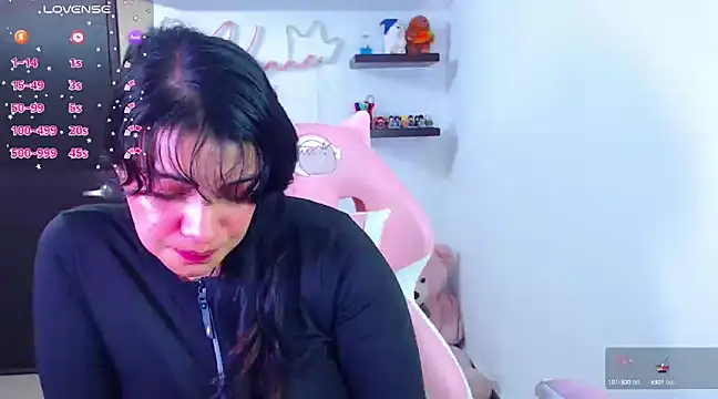 Snapshot of Vannessa__Shy chatting on 4, 2, 2025 Vannessa Shy online show from 4, 2, 2025