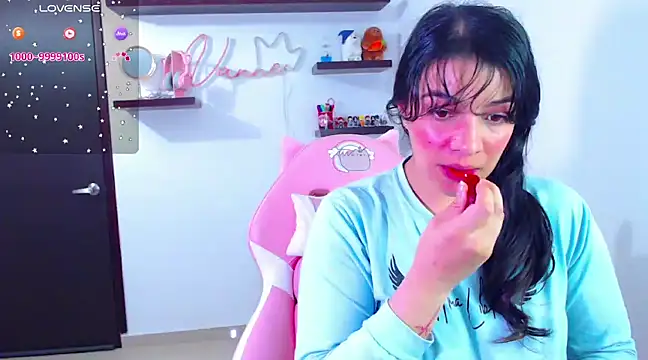 Snapshot of Vannessa__Shy chatting on 6, 2, 2025 Vannessa Shy online show from 6, 2, 2025