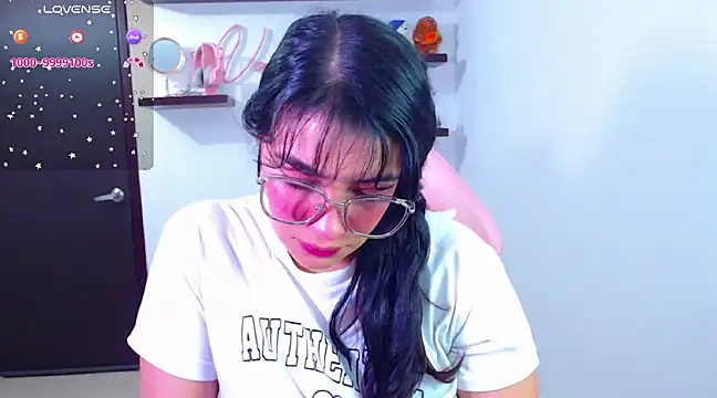 Snapshot of Vannessa__Shy chatting on 7, 2, 2025 Vannessa Shy online show from 7, 2, 2025