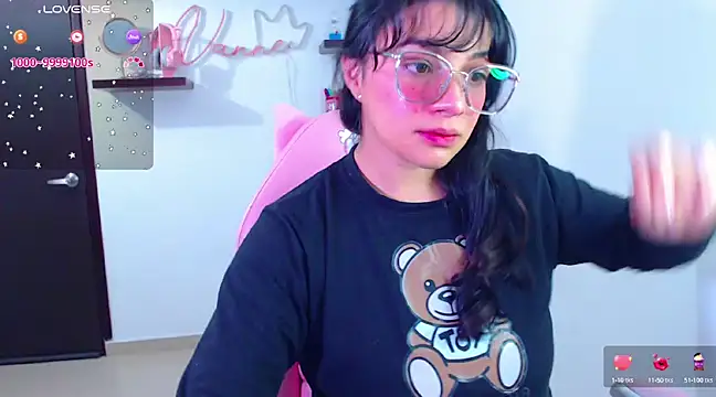Snapshot of Vannessa__Shy chatting on 12, 2, 2025 Vannessa Shy online show from 12, 2, 2025