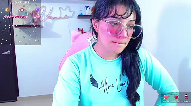 Snapshot of Vannessa__Shy chatting on 19, 2, 2025 Vannessa Shy online show from 19, 2, 2025