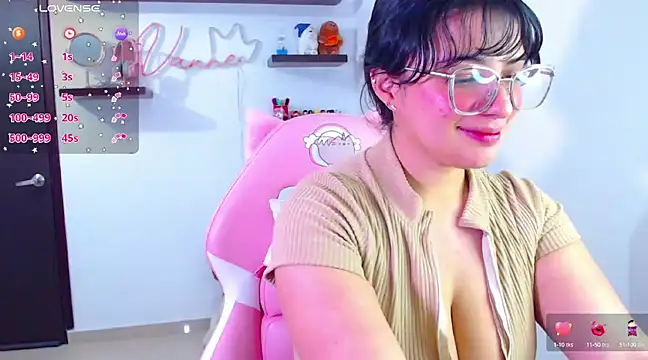 Snapshot of Vannessa__Shy chatting on 22, 2, 2025 Vannessa Shy online show from 22, 2, 2025