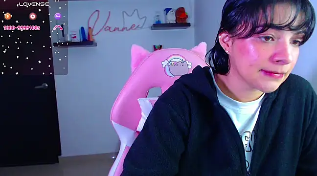Snapshot of Vannessa__Shy chatting on 8, 3, 2025 Vannessa Shy online show from 8, 3, 2025