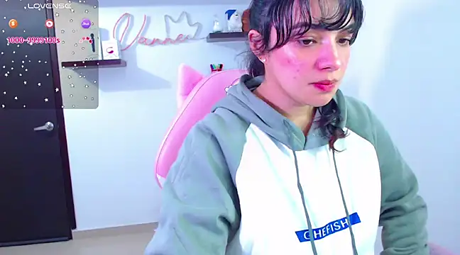 Snapshot of Vannessa__Shy chatting on 11, 3, 2025 Vannessa Shy online show from 11, 3, 2025