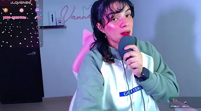 Snapshot of Vannessa__Shy chatting on 12, 3, 2025 Vannessa Shy online show from 12, 3, 2025