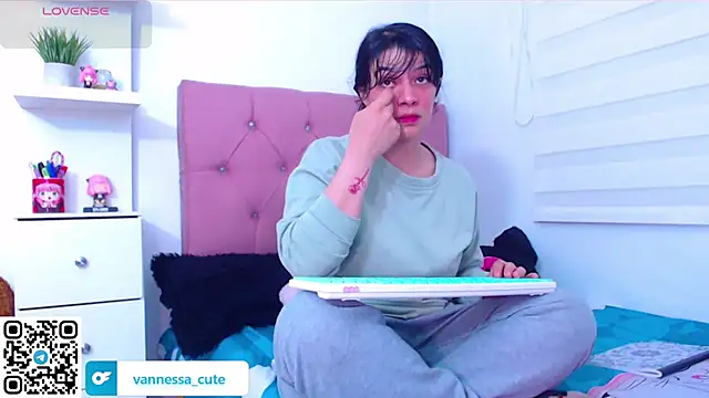 Snapshot of Vannessa__Shy chatting on 21, 9, 2025 Vannessa Shy online show from 21, 9, 2025