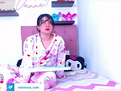 Snapshot of Vannessa__Shy chatting on 9, 10, 2025 Vannessa Shy online show from 9, 10, 2025