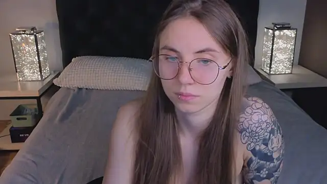Snapshot of _AnnaStark_ chatting on 18, 9, 2025 AnnaStark online show from 18, 9, 2025