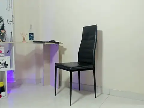 Snapshot of emely_garcia chatting on 27, 2, 2025 emely garcia online show from 27, 2, 2025