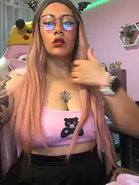 Snapshot of Luna_Paris_ chatting on 4, 1, 2025 Luna Paris online show from 4, 1, 2025