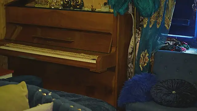 VanessaDoyle online show from 28, 3, 2026