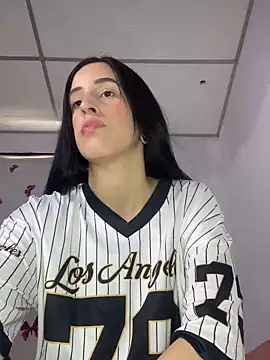 Snapshot of Amira_Milker chatting on 21, 12, 2024 Amira Milker online show from 21, 12, 2024