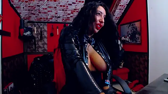 Snapshot of DommeBellatrix chatting on 7, 10, 2025 DommeBellatrix online show from 7, 10, 2025