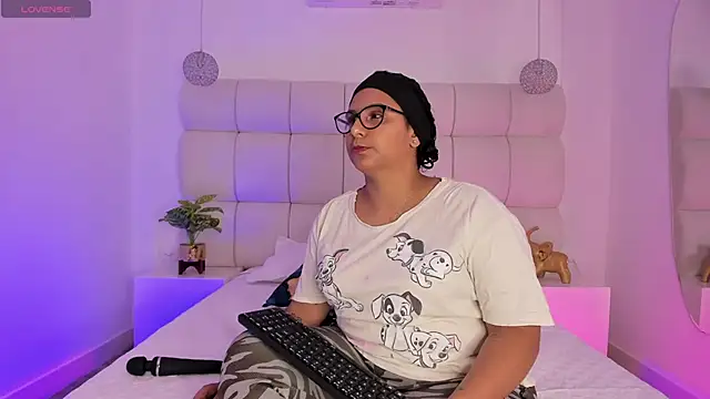 DanielleEvans  online show from 12, 9, 2025