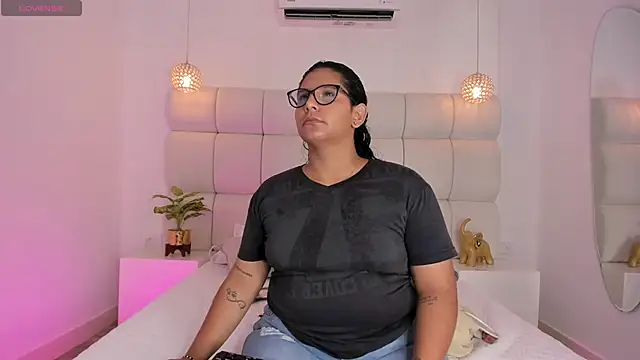 DanielleEvans  online show from 27, 9, 2025