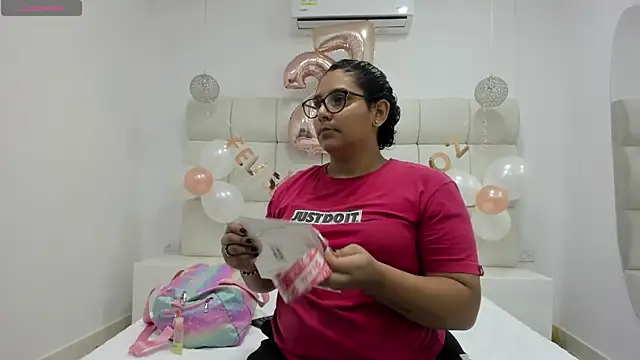 DanielleEvans  online show from 10, 10, 2025