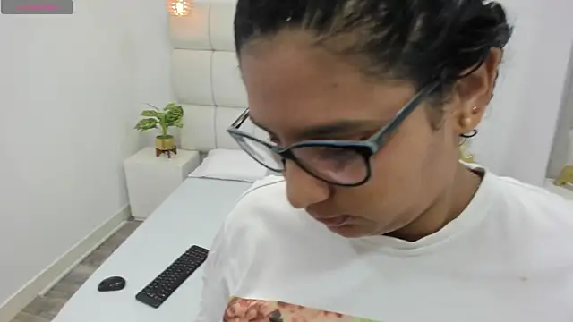 DanielleEvans  online show from 15, 10, 2025