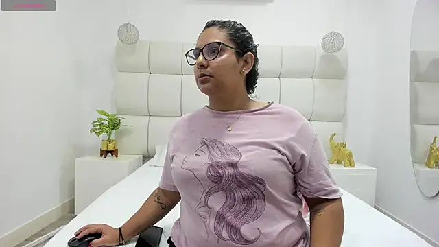 DanielleEvans  online show from 2, 12, 2025