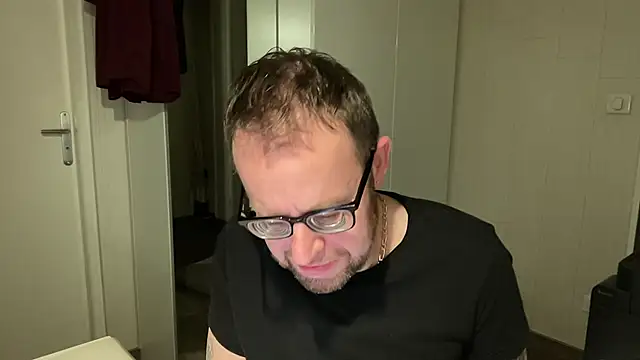 Snapshot of FABIOGLASSES chatting on 3, 1, 2025 FABIOGLASSES online show from 3, 1, 2025