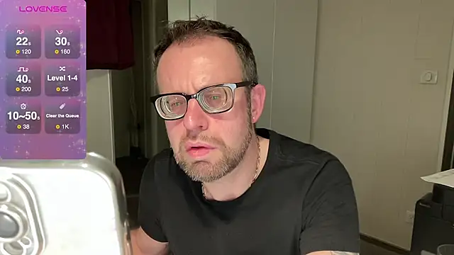 Snapshot of FABIOGLASSES chatting on 22, 1, 2025 FABIOGLASSES online show from 22, 1, 2025