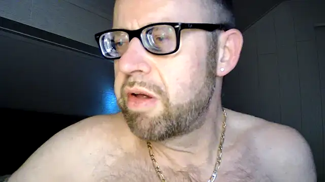 Snapshot of FABIOGLASSES chatting on 3, 10, 2025 FABIOGLASSES online show from 3, 10, 2025