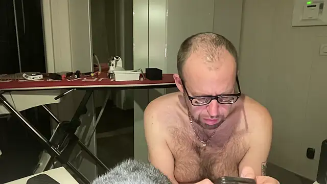 Snapshot of FABIOGLASSES chatting on 6, 10, 2025 FABIOGLASSES online show from 6, 10, 2025