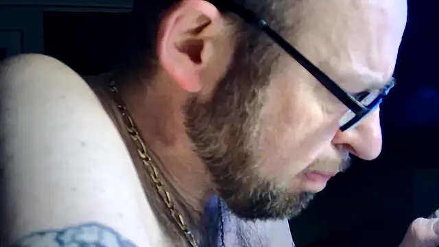 Snapshot of FABIOGLASSES chatting on 15, 11, 2025 FABIOGLASSES online show from 15, 11, 2025