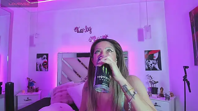 Snapshot of Karly_moon chatting on 11, 11, 2025 Karly moon online show from 11, 11, 2025