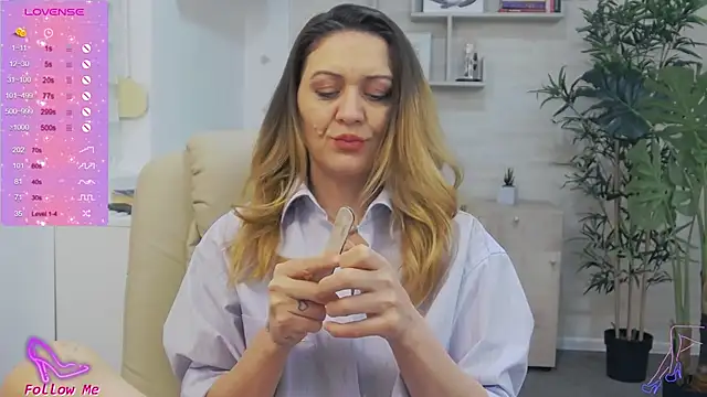 EllaMilf  online show from 30, 1, 2025