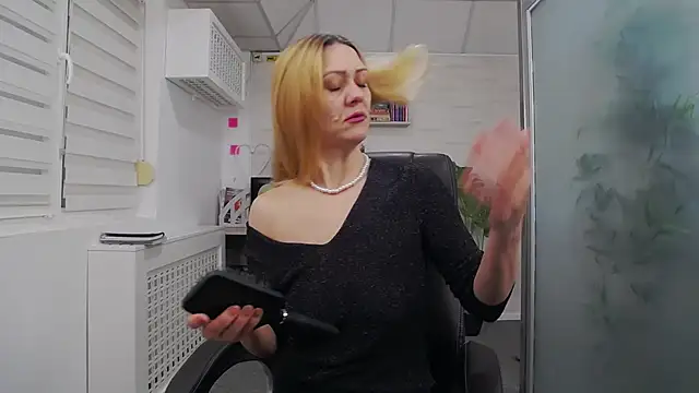 EllaMilf  online show from 12, 11, 2025