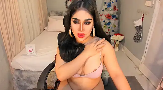 Snapshot of RavennaMiller chatting on 19, 12, 2024 RavennaMiller online show from 19, 12, 2024