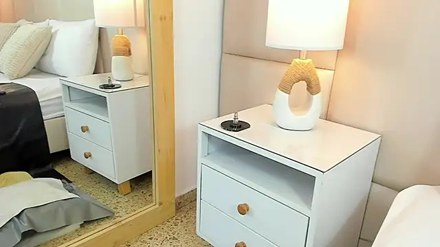 AntoniaRoss  online show from 2, 12, 2025