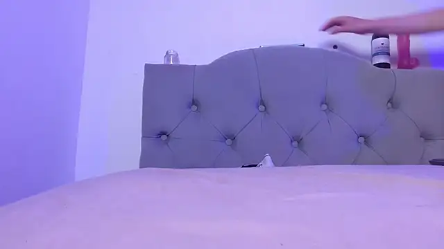 Red-moon1 online show from 6, 2, 2025