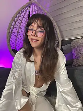 Samantha Bernardo online show from 14, 4, 2026