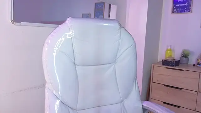 bluee hazell online show from 10, 4, 2026