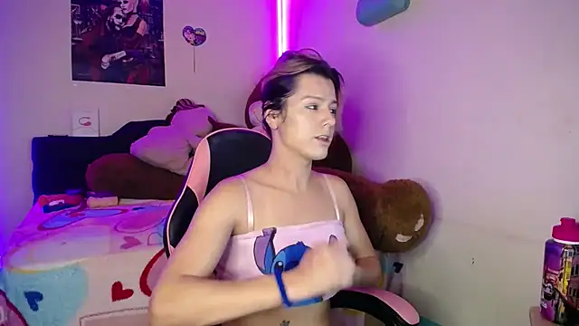 Snapshot of yuliana_19 chatting on 18, 12, 2025 yuliana 19 online show from 18, 12, 2025