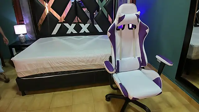 Linda4Petite online show from 3, 2, 2025