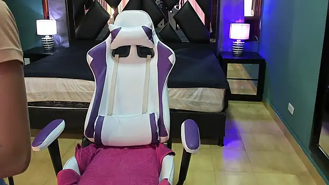 Linda4Petite online show from 21, 2, 2025