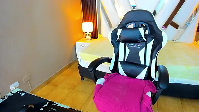 Linda4Petite online show from 1, 11, 2025