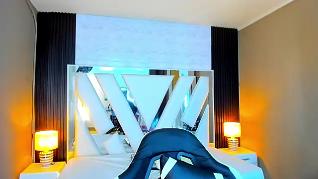 Linda4Petite online show from 3, 11, 2025